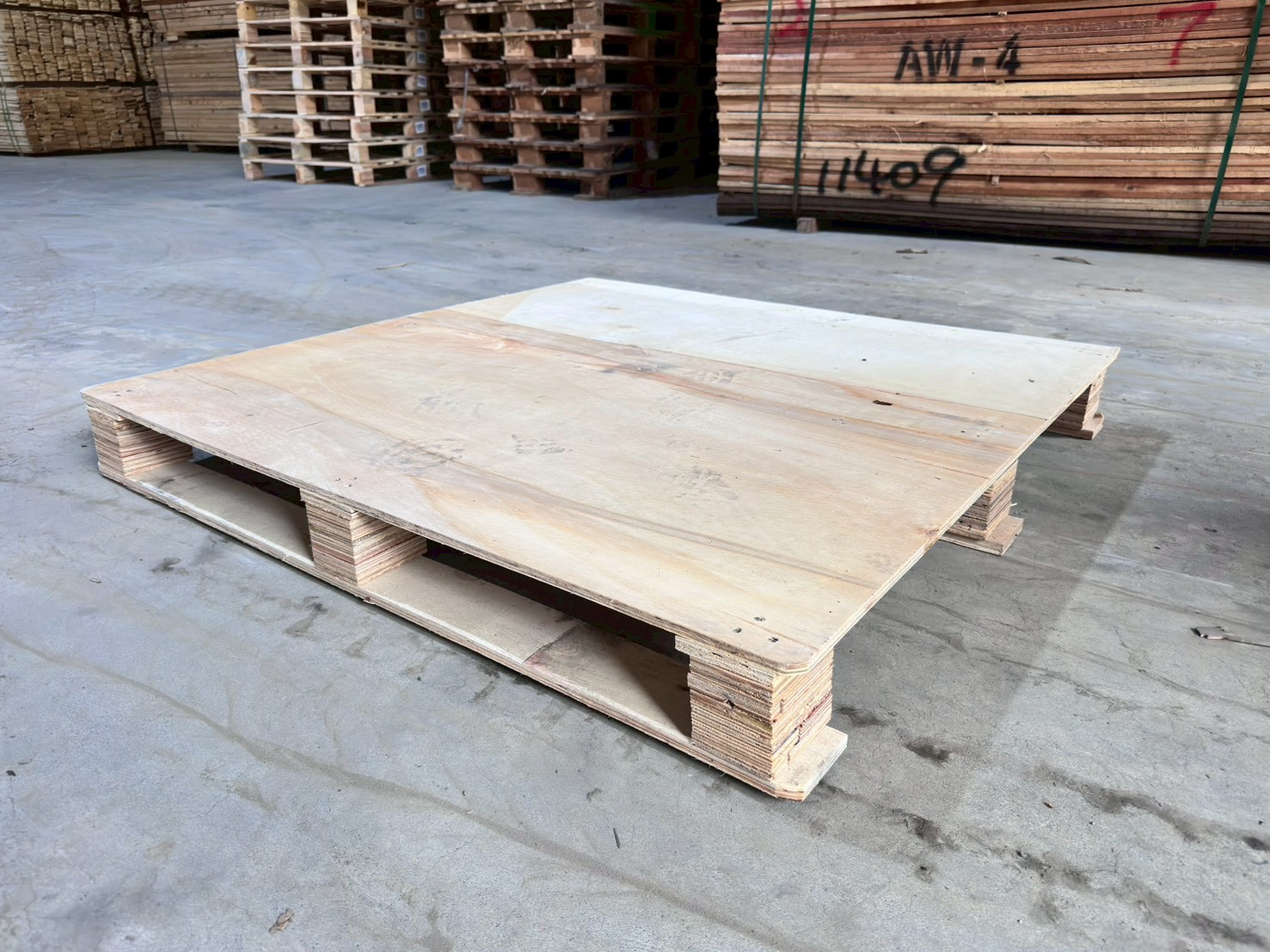 《型號:R》中古合板棧板114*114*13高 cm (TE273)