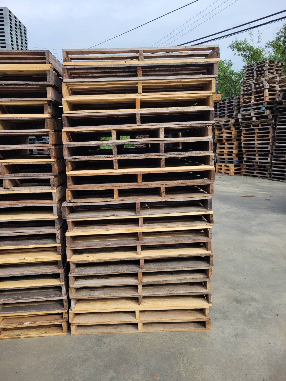 《型號:A6》中古美式木製棧板 (110*110±2) 3＆4支腳混合/油壓車不可用