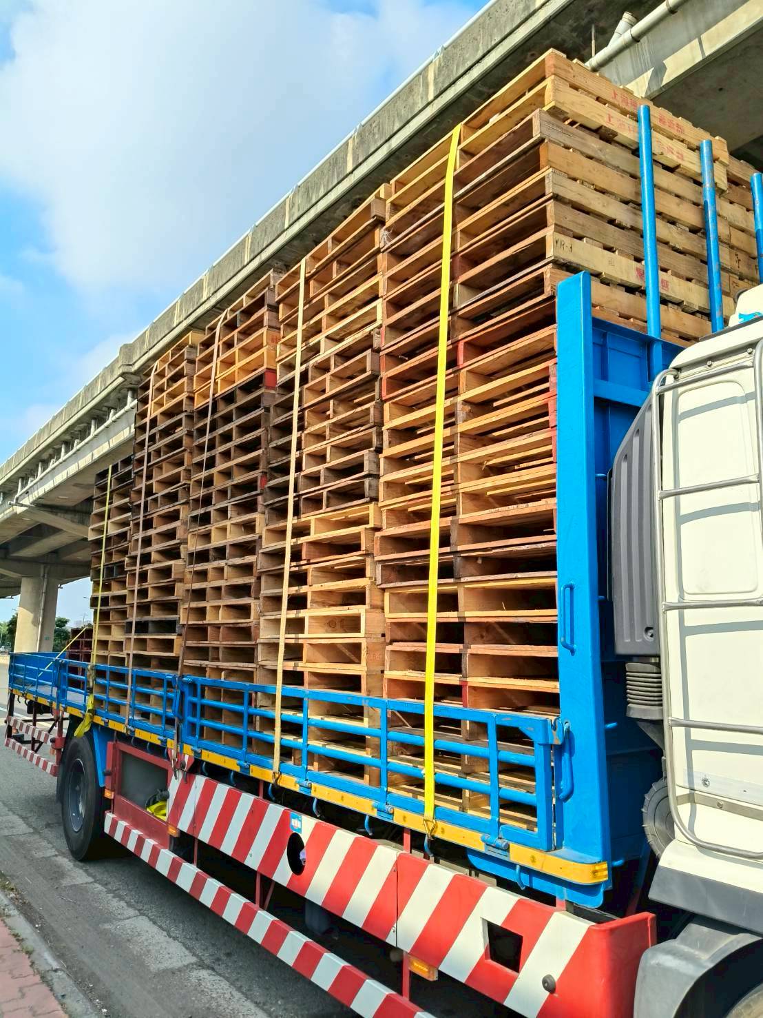 《型號:A7》中古美式木製棧板 (110*110~114*114) 油壓車可用，底板3支以上