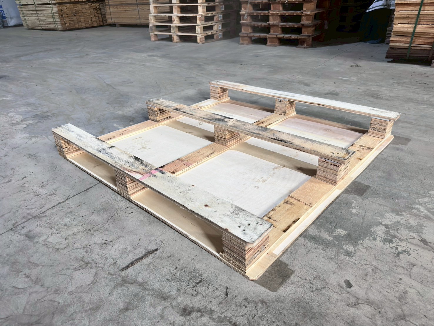 《型號:R》中古合板棧板114*114*13高 cm (TE273)