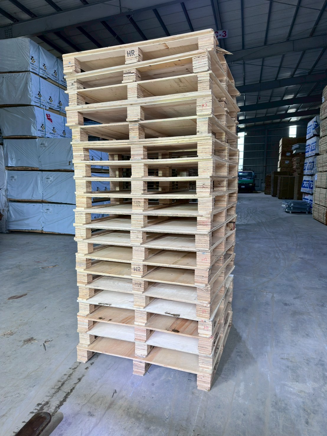 《型號:R》中古合板棧板114*114*13高 cm (TE273)