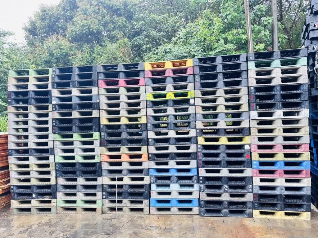 《型號:W》重型中古塑膠棧板 (110*90*14)