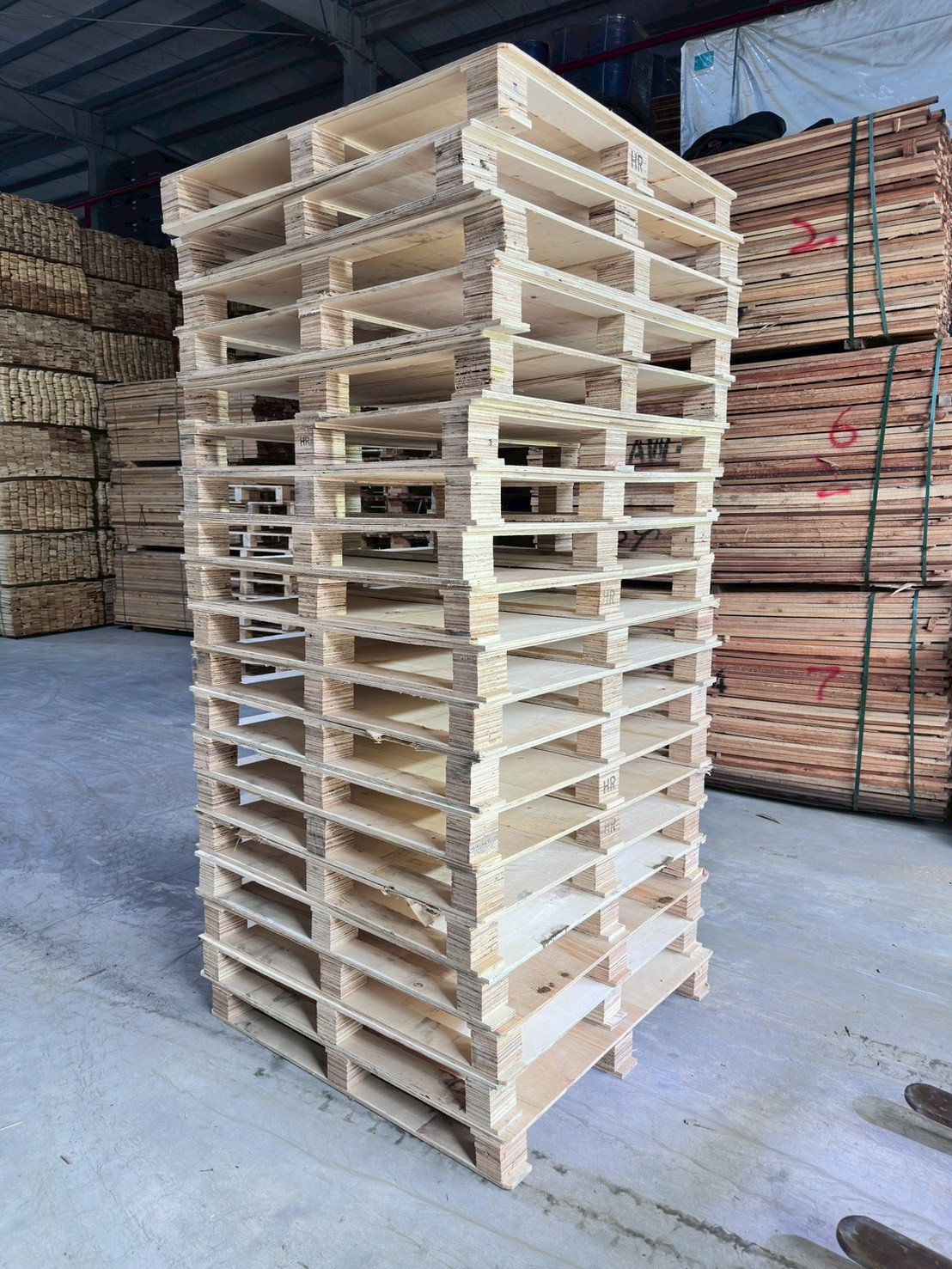 《型號:R》中古合板棧板114*114*13高 cm (TE273)