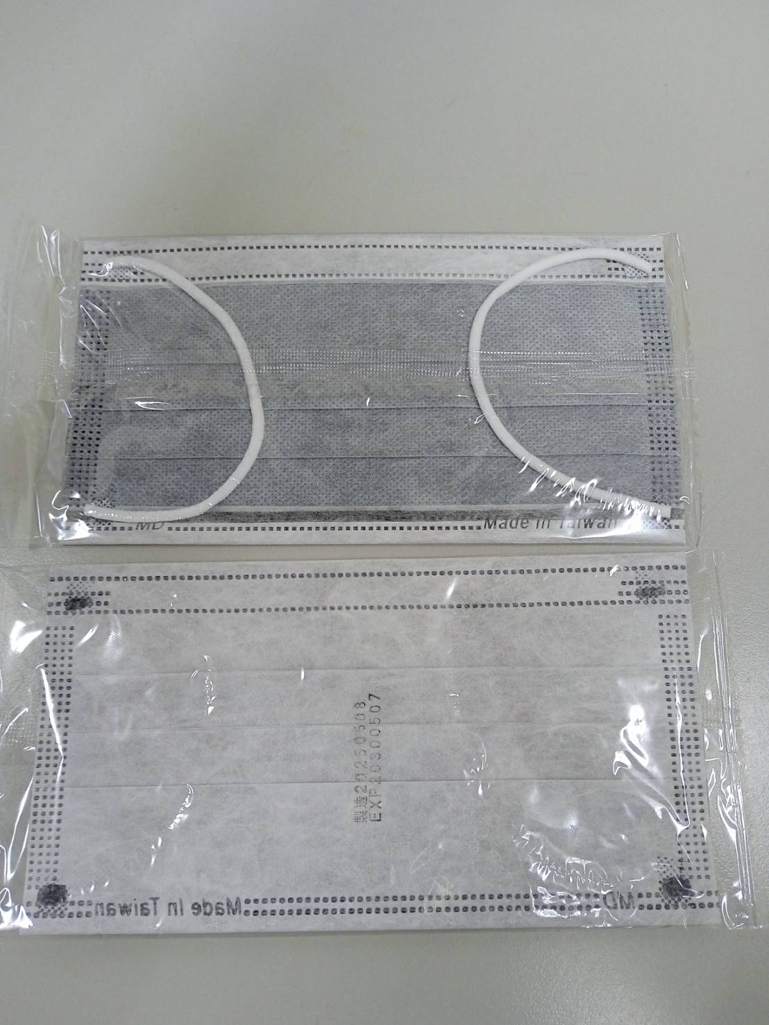 4.F-THG兆鼎 活性碳口罩-外邊