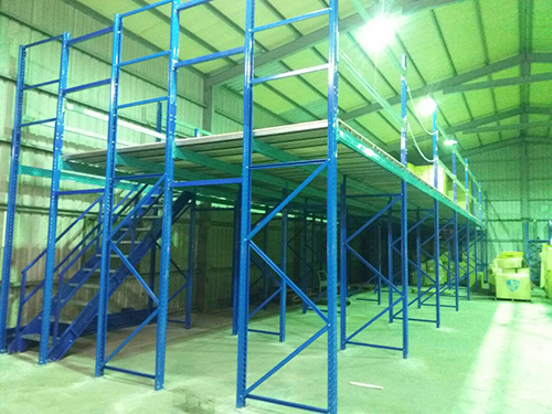 積層式料架、積層架