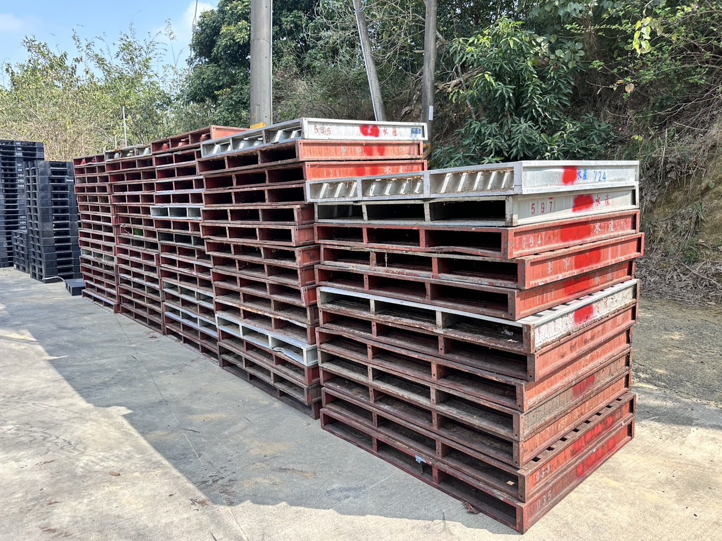 《型號:E》中古鐵棧板 (162*130*14cm)